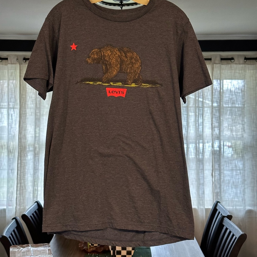 Men’s Levi T-shirt